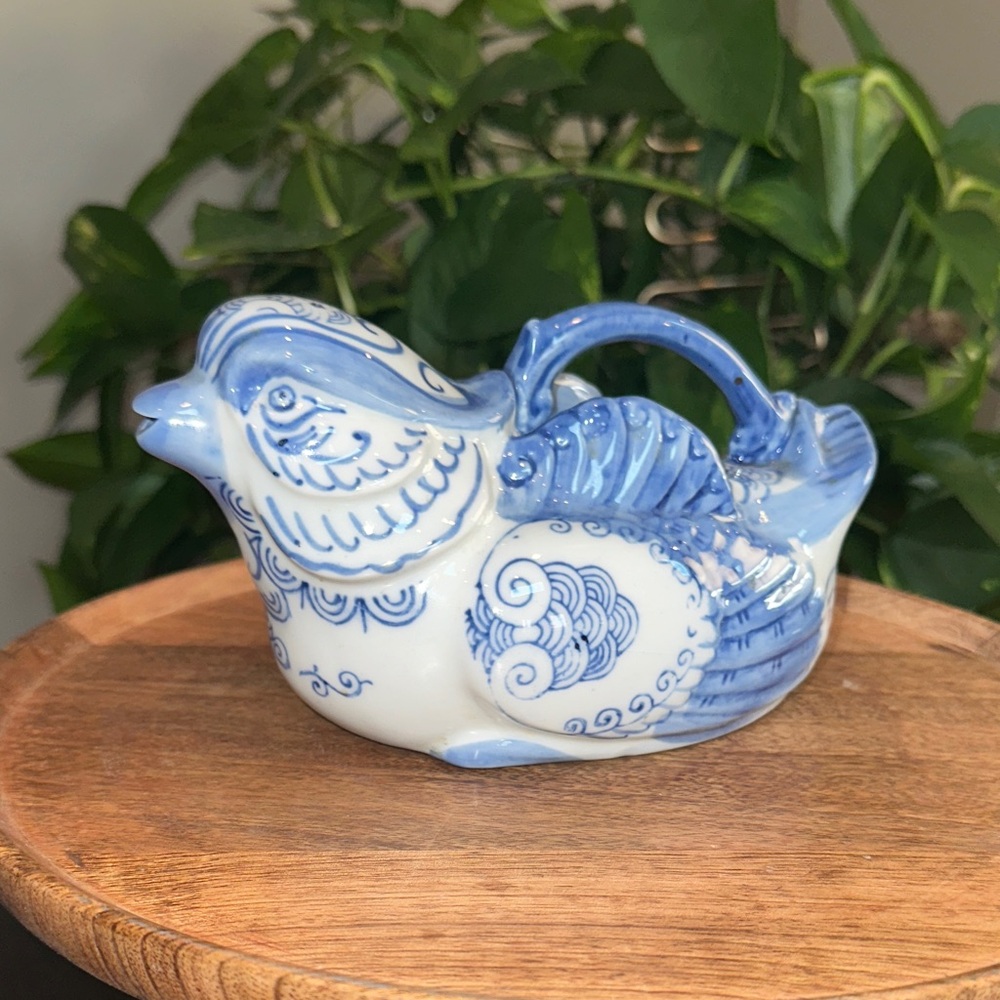 Elegant Blue and White Bird Serveware